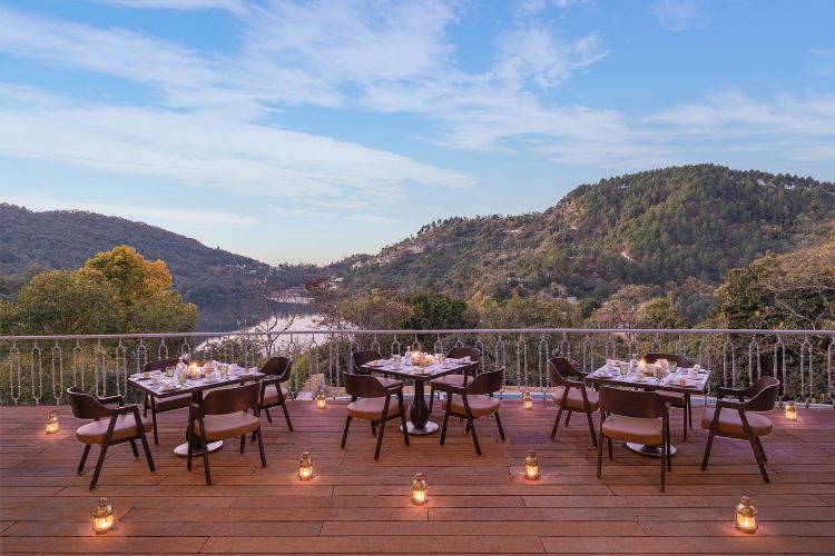 naukuchia house dining views