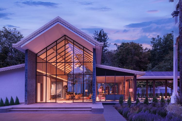 naukuchia house lobby