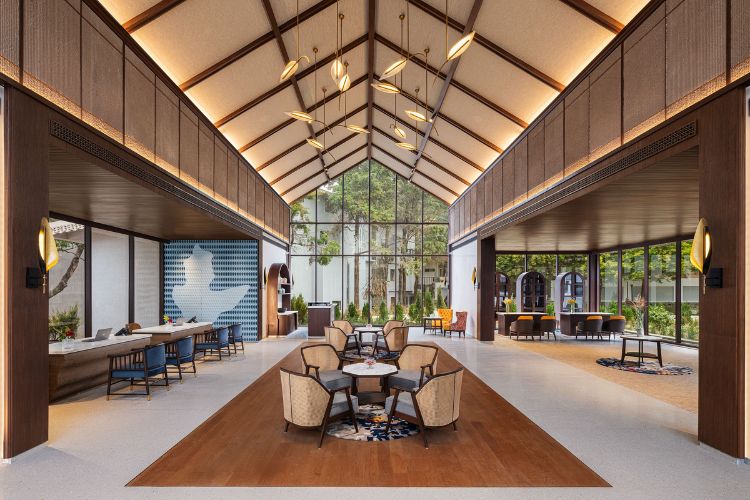 naukuchia house lobby