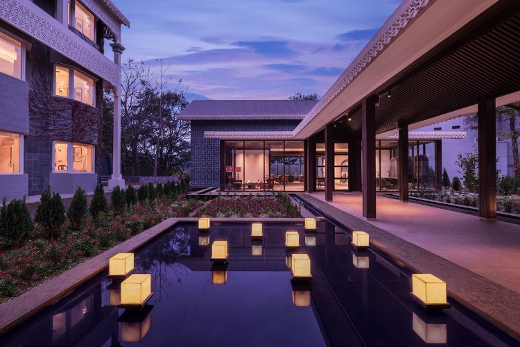 naukuchia house porch